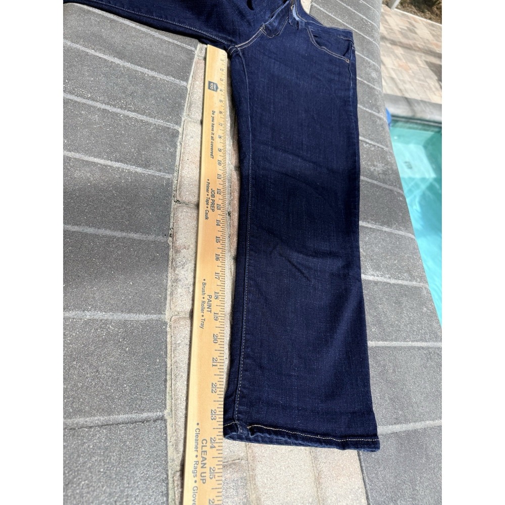 Levi's Women's Straight Leg Dark Wash Medium Rise Jeans Size 28 Short - Picture 5 of 8